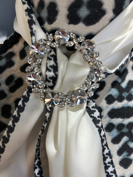 Rhinestone Crystal XO Round T Shirt Clip
