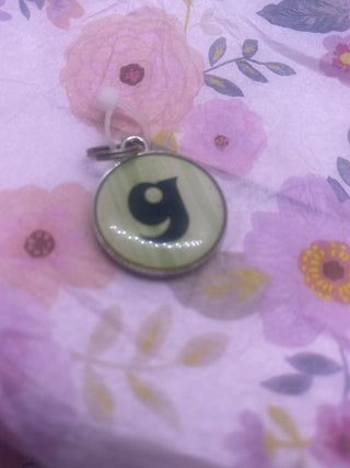 Ganz Round  G  Initial Charm