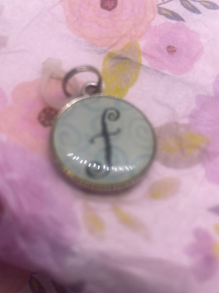 Ganz Round  F  Initial Charm