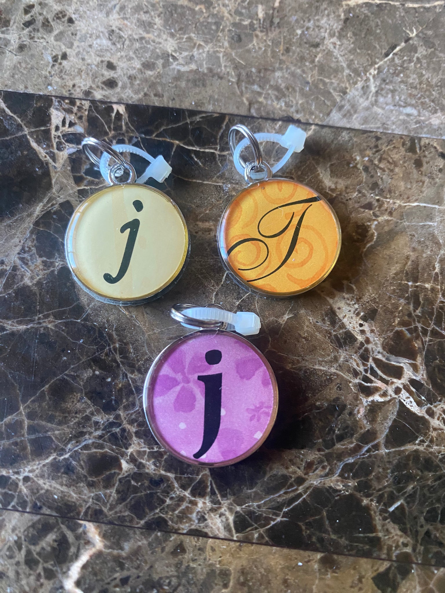Ganz Round  J Initial Charm