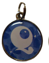 Six circular keychains with letter 'q' on a white background